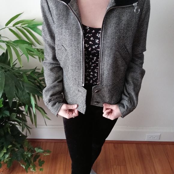 Cropped Jacket - Picture 2 of 5